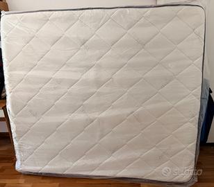 Materasso memory foam con topper integrato