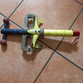 Blocca pedali antifurto auto marca BULLOCK ZADI