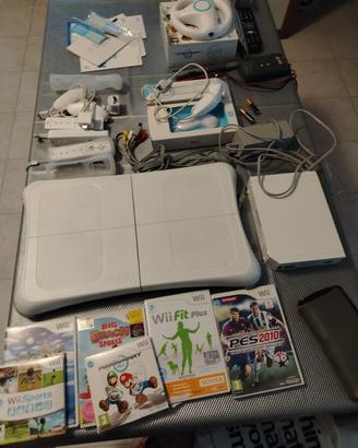 Wii è giochi ckn accessori (prezzo negoziabile) 
