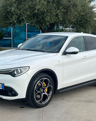 Alfa Romeo Stelvio 2.2 Turbodiesel 210 CV AT8 Q4 T