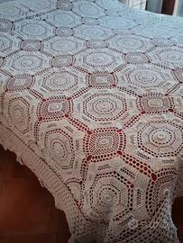 Copriletto matrimoniale (mt 2,2 x 2,5) uncinetto