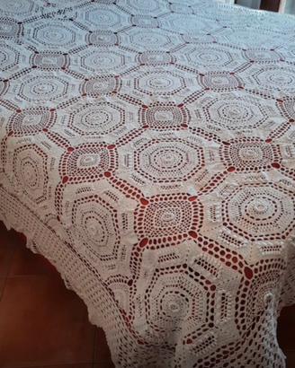 Copriletto matrimoniale (mt 2,2 x 2,5) uncinetto