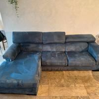 ampio divano scamosciato