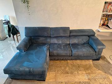 ampio divano scamosciato