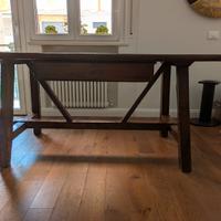 tavolo di antiquariato 