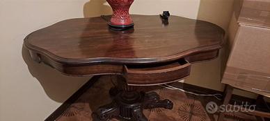 Tavolo antico in legno con cassetti 