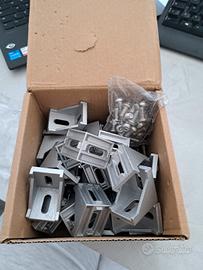 Staffa angolare interna per profilo di estrusione 