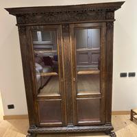 Vetrinetta in legno con ante e lati in vetro