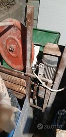 Pigiatrice per uva elettrica e manuale