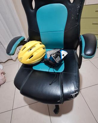 casco e copri gomito e ginochio