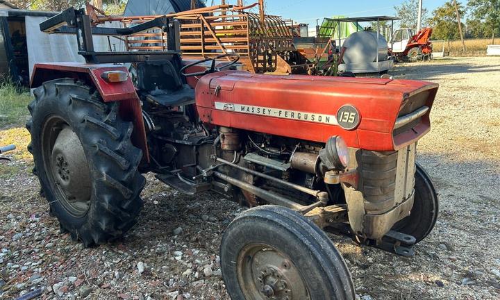 TRATTORE MASSEY FERGUSON 135
