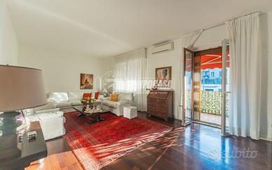 QUADRILOCALE AL SECONDO PIANO LUMINOSO, CON DUE TE