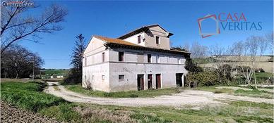 CASALE TIPICO MARCHIGIANO ZONA FILETTO/SENIGALLIA