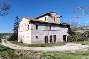 CASALE TIPICO MARCHIGIANO ZONA FILETTO/SENIGALLIA