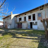 CASA INDIPENDENTE TRICAMERE CON ANNESSO FABBRIC...