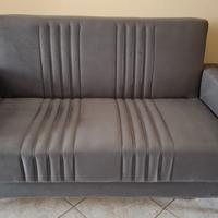 Divano pari al nuovo.