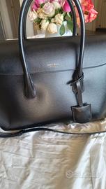 Giorgio Armani borsa