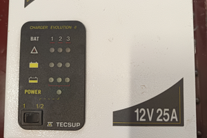 Caricabatterie nautico da barca