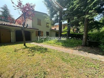 VILLETTA A SCHIERA CON GIARDINO PRIVATO E GARAGE