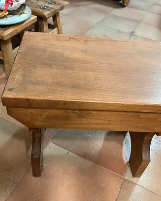 Poggiapiedi il legno massiccio
