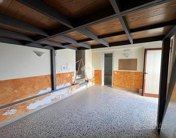 2 LOCALI A CAVA DE' TIRRENI