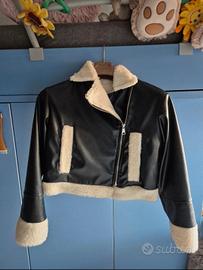 montone nero in ecopelle con pelliccia bianca