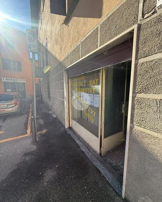 NEGOZIO A AZZANO SAN PAOLO