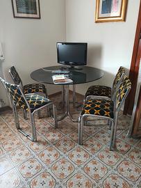 TAVOLO IN VETRO BASE IN METALLO ANNI 70  4 SEDIE