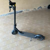 Monopattino elettrico xiaomi CON CARICATORE