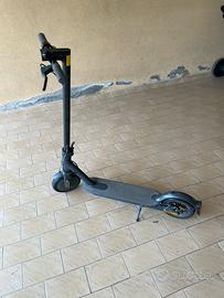 Monopattino elettrico xiaomi CON CARICATORE