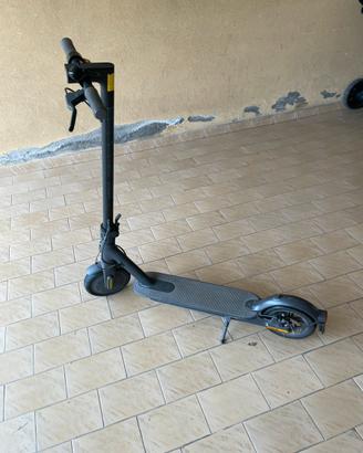 Monopattino elettrico xiaomi CON CARICATORE