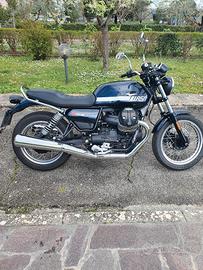 Moto Guzzi V7 850 anno 2024