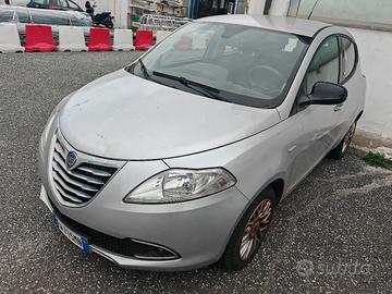 Lancia Y 1.3 disel 2014 motore fusso! 