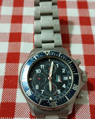 Tre orologi più croce.