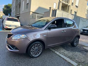 Lancia Ypsilon 1.2 69 CV GPL euro 6 - ok neopatent