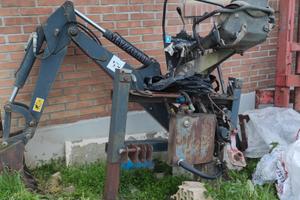 retro escavatore trattore 