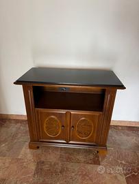 Mobile con piano in vetro