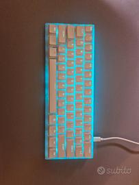 GamaKay 61 bianca acrilico 60% rgb usb-c