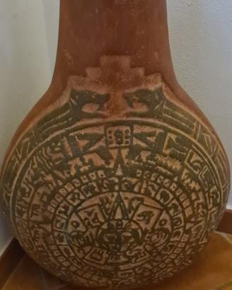 Anfora artigianale in terracotta con motivi egizi