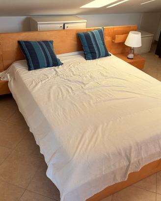 Letto Malm con testiera e comodini