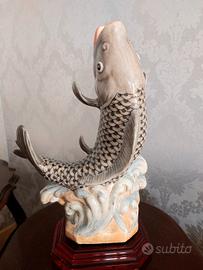 Scultura ceramica su base plexiglas RITIRO SU 