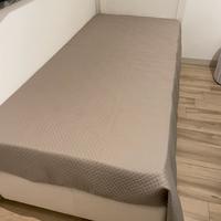 Letto singolo con testiera in legno
