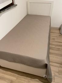 Letto singolo con testiera in legno