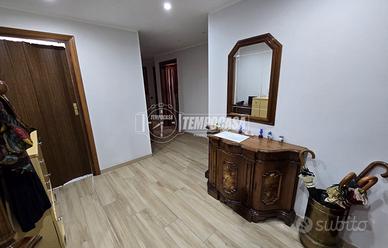 Trilocale in buono stato con box in zona centrali