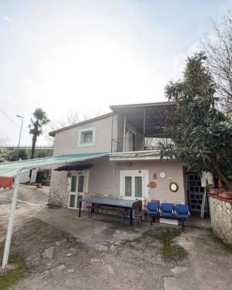 Casa indipendente di 63 m² con 2 locali e box auto
