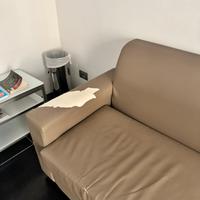 ecopelle danneggiata. Struttua Divano integra