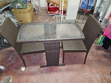 Set tavolo + 2 sedie in polyrattan con piano vetro