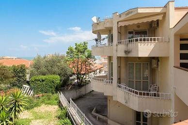 3 LOCALI A FRANCAVILLA AL MARE