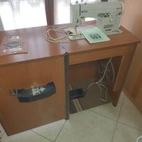Macchina da cucire Necchi mod. 503 con mobile.