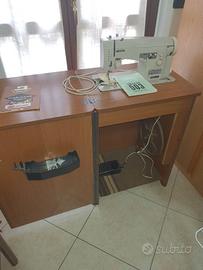 Macchina da cucire Necchi mod. 503 con mobile.